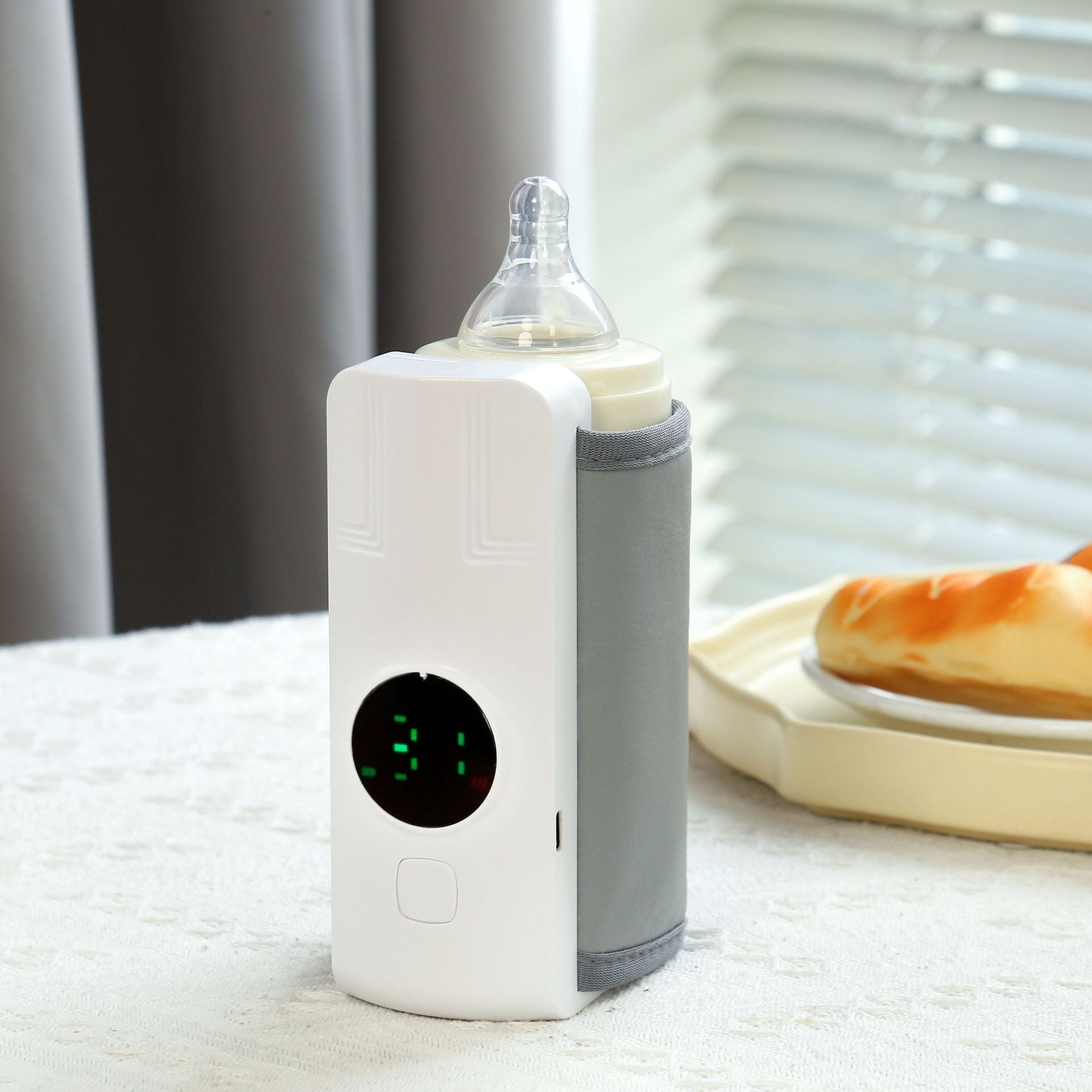 Portable rechargeable constant temperature bottle warmer